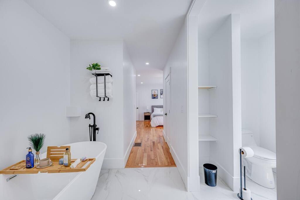 Modern Red Door Haven +5Mins To Boston Apartment Milton Exterior foto